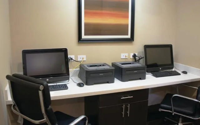 photo 5 of La Quinta Inn & Suites Clinton
