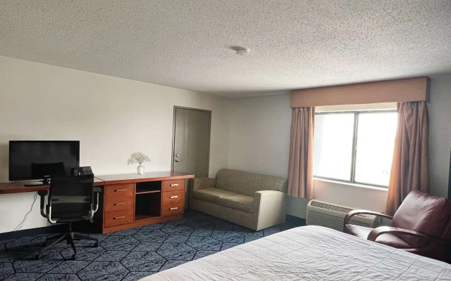 photo 2 of La Quinta Inn & Suites Columbia