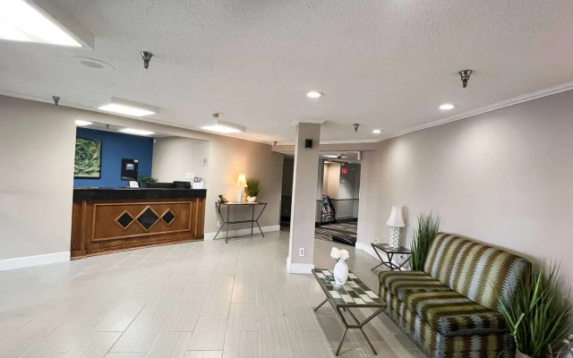 photo 3 of La Quinta Inn & Suites Columbia