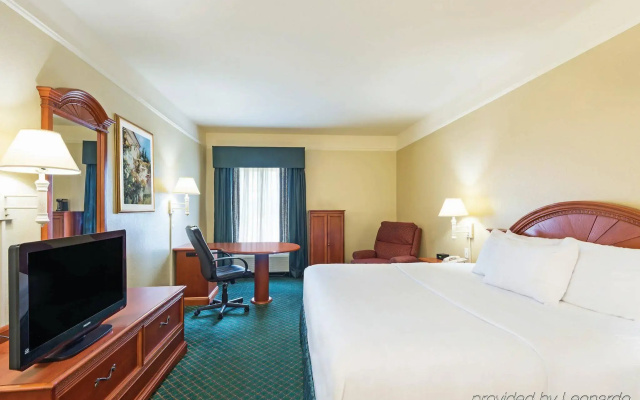 photo 4 of 科文頓拉昆塔套房酒店(The Chateau Hotel Covington)