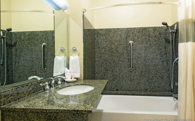 photo 5 of 科文頓拉昆塔套房酒店(The Chateau Hotel Covington)