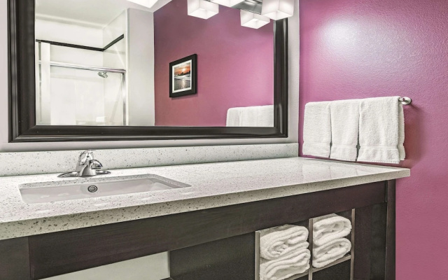 photo 3 of La Quinta Inn & Suites Dallas Grand Prairie North