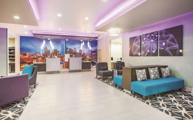 photo 2 of La Quinta Inn & Suites by Wyndham Dallas Plano - The Colony