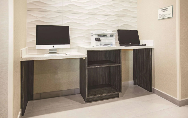 photo 3 of La Quinta Inn & Suites by Wyndham Dallas Plano - The Colony