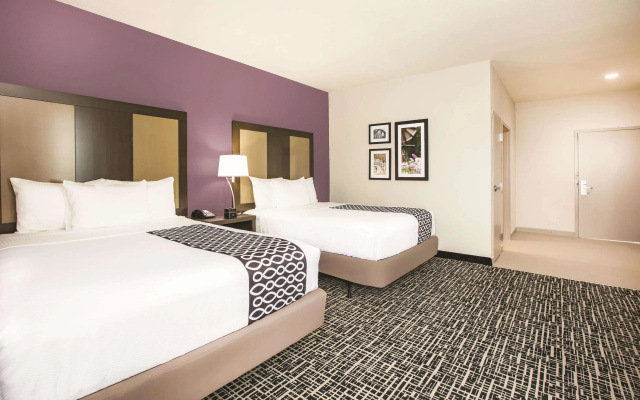 photo 4 of La Quinta Inn & Suites by Wyndham Dallas Plano - The Colony