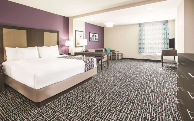 photo 5 of La Quinta Inn & Suites by Wyndham Dallas Plano - The Colony