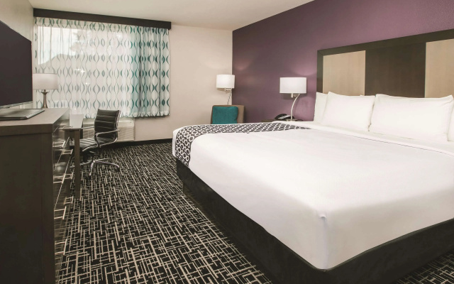 photo 5 of La Quinta Inn & Suites by Wyndham Dallas - Richardson