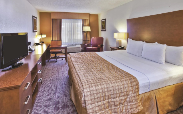 photo 3 of La Quinta Inn And Suites Danbury