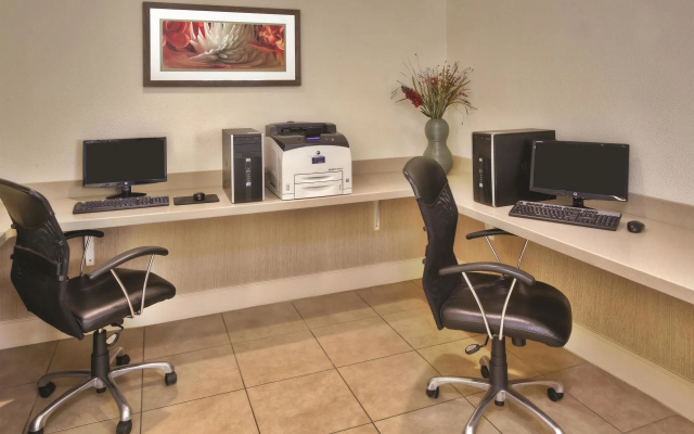 photo 4 of La Quinta Inn And Suites Danbury