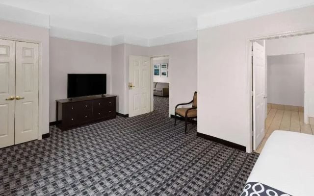 photo 3 of La Quinta Inn & Suites Deer Park