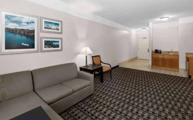 photo 5 of La Quinta Inn & Suites Deer Park