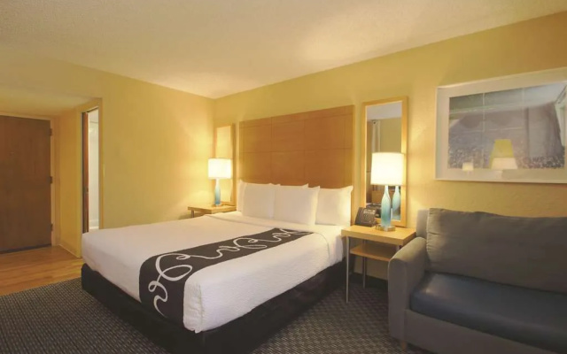 photo 3 of La Quinta Inn & Suites Deerfield Beach