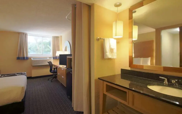 photo 5 of La Quinta Inn & Suites Deerfield Beach