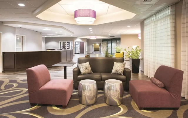 photo 2 of La Quinta Inn & Suites Denver Englewood Tech Cente