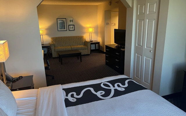 photo 4 of La Quinta Inn & Suites Denver Englewood Tech Cente