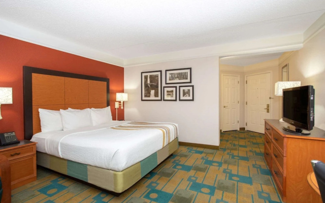photo 4 of La Quinta Inn & Suites Denver Southwest Lakewood