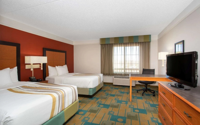photo 5 of La Quinta Inn & Suites Denver Southwest Lakewood