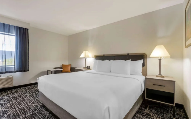 photo 5 of La Quinta Inn & Suites Des Moines West Clive