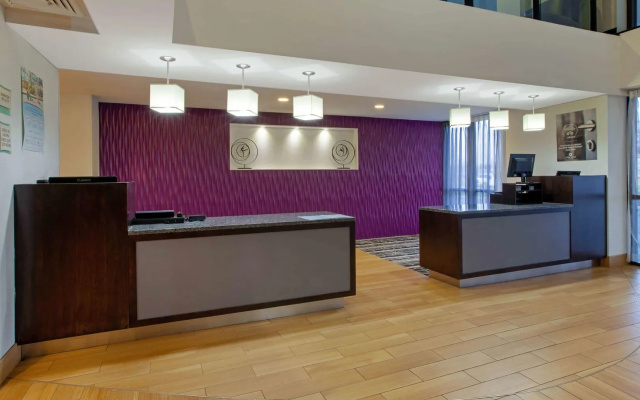 photo 2 of La Quinta Inn & Suites Detroit Metro Airport