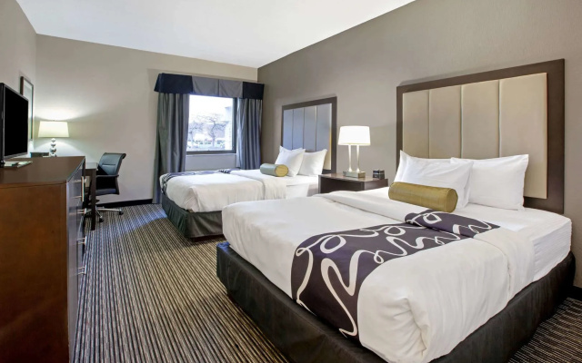 photo 3 of La Quinta Inn & Suites Detroit Metro Airport