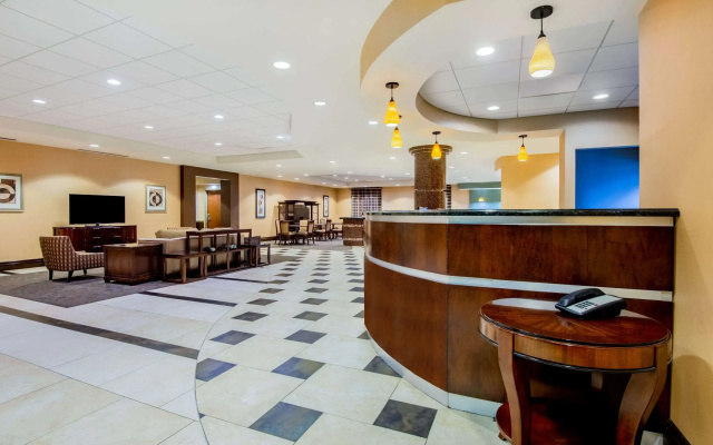 photo 2 of La Quinta Inn & Suites by Wyndham Bel Air/I-95 Exit 77A