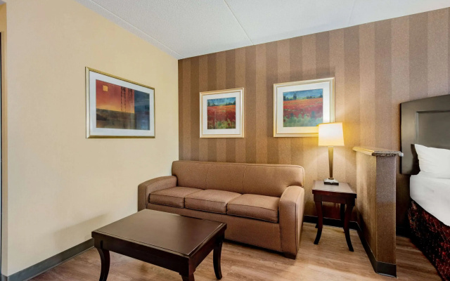 photo 4 of La Quinta Inn & Suites by Wyndham Bel Air/I-95 Exit 77A
