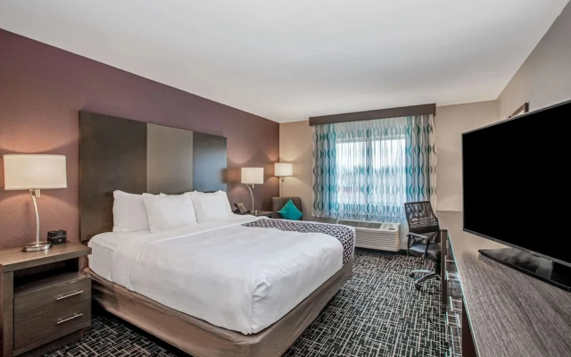 photo 3 of La Quinta Inn & Suites Fayetteville