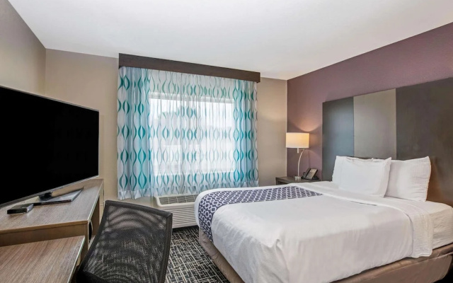 photo 4 of La Quinta Inn & Suites Fayetteville
