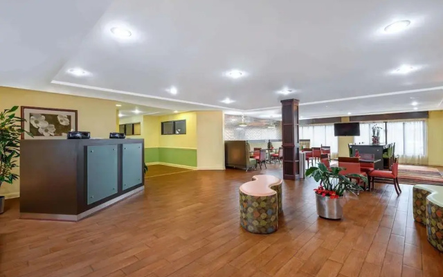 photo 2 of La Quinta Inn & Suites Florence