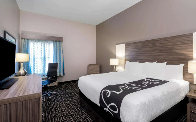 photo 5 of La Quinta Inn & Suites by Wyndham Forsyth