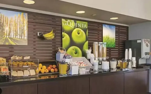 photo 2 of La Quinta Inn & Suites Ft. Lauderdale Airport