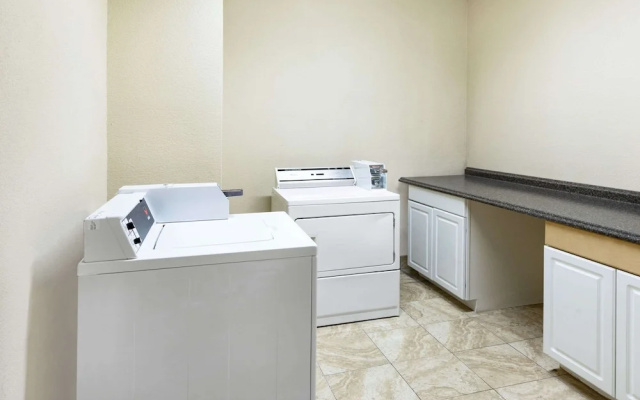 photo 3 of La Quinta Inn & Suites Garland Harbor Point