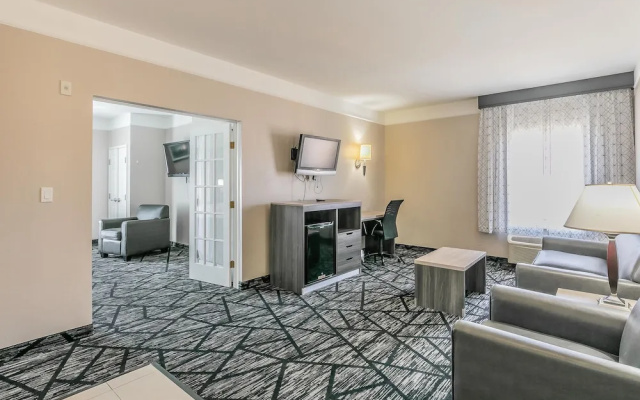 photo 3 of La Quinta Inn And Suites Granbury
