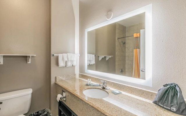 photo 4 of La Quinta Inn And Suites Granbury