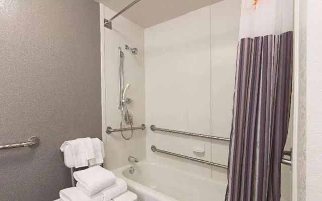 photo 4 of La Quinta Inn & Suites Grand Junction