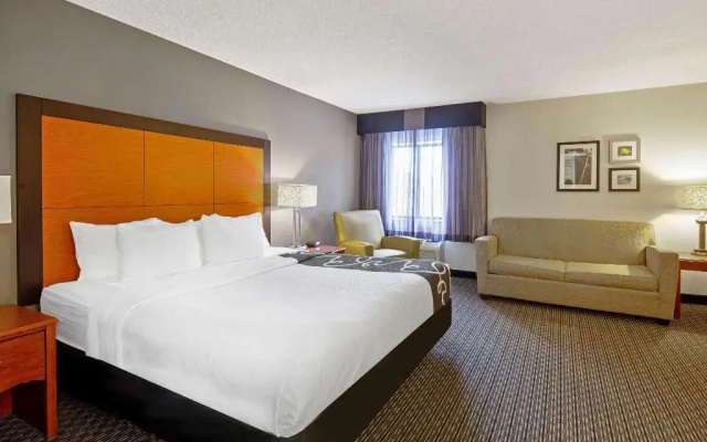 photo 3 of La Quinta Inn & Suites Harrisburg Airport/Hershey