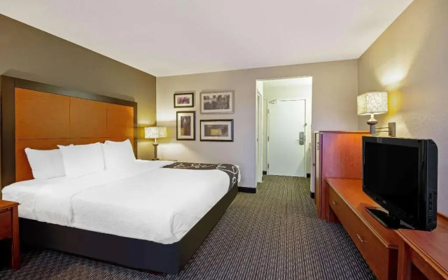 photo 5 of La Quinta Inn & Suites Harrisburg Airport/Hershey