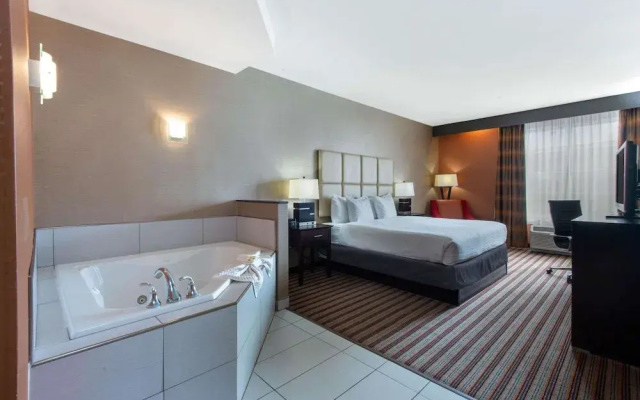 photo 3 of La Quinta Inn & Suites By Wyndham Harrisburg-Hershey