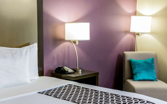 photo 4 of La Quinta Inn & Suites by Wyndham Houston Cypress