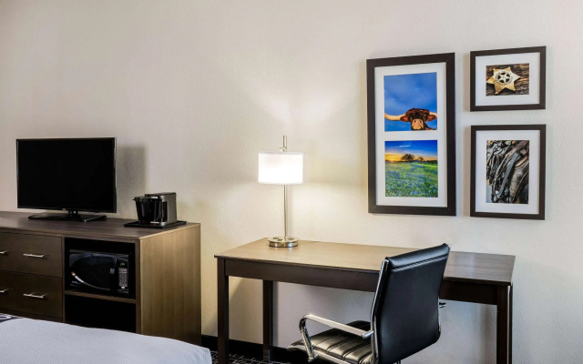 photo 5 of La Quinta Inn & Suites by Wyndham Houston Cypress