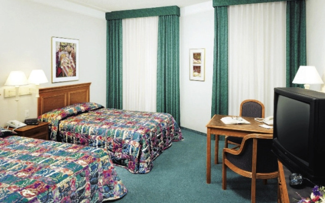 photo 3 of La Quinta Inn & Suites Houston Galleria Area #963