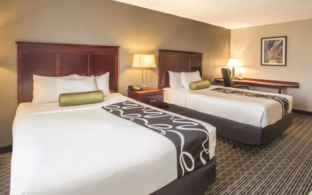photo 4 of La Quinta Inn & Suites by Wyndham Indianapolis South