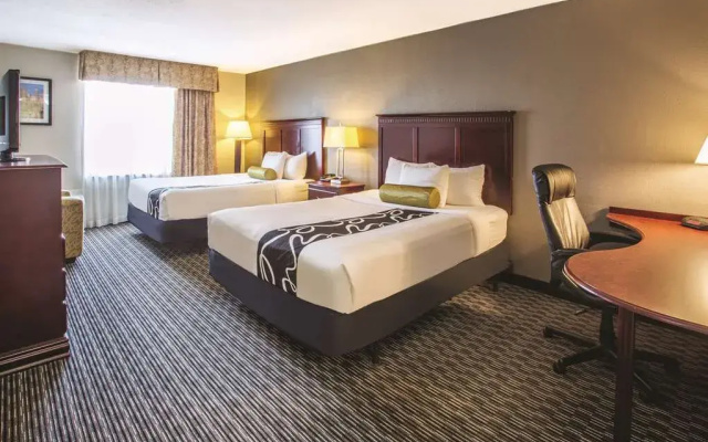 photo 5 of La Quinta Inn & Suites by Wyndham Indianapolis South