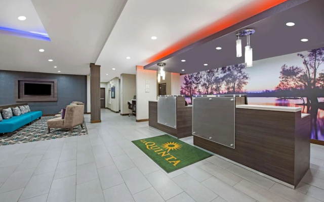 photo 2 of La Quinta Inn & Suites Lake Charles - Westlake