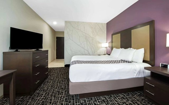 photo 5 of La Quinta Inn & Suites by Wyndham Lake Charles - Westlake