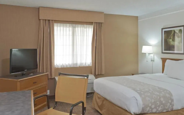 photo 3 of La Quinta Inn & Suites Las Vegas Airport N Conv.