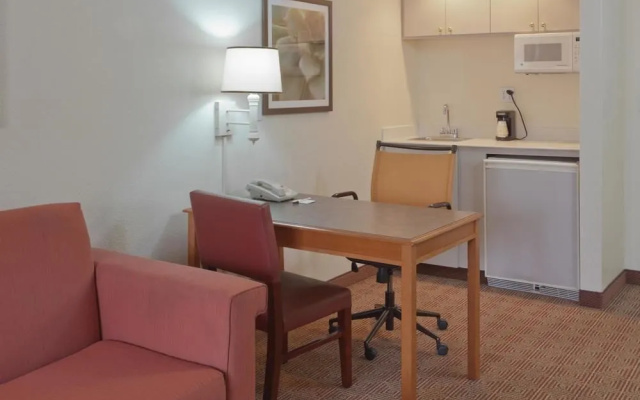 photo 5 of La Quinta Inn & Suites Las Vegas Airport N Conv.