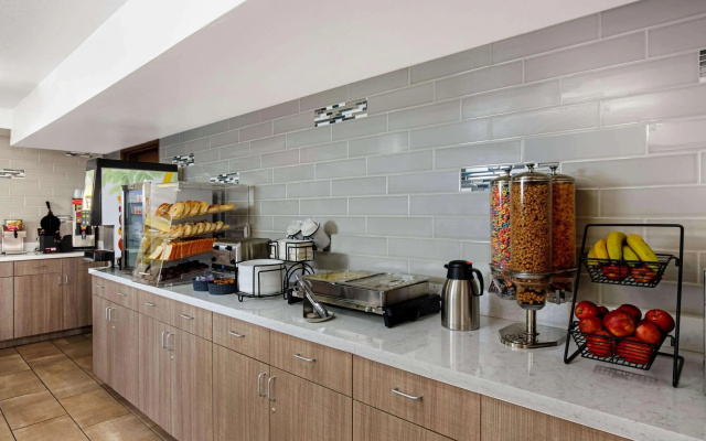 photo 5 of La Quinta Inn Suites Las Vegas Red Rock Summerlin