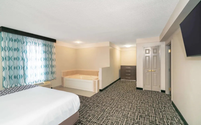 photo 4 of La Quinta Inn And Suites Latham Albany Airport