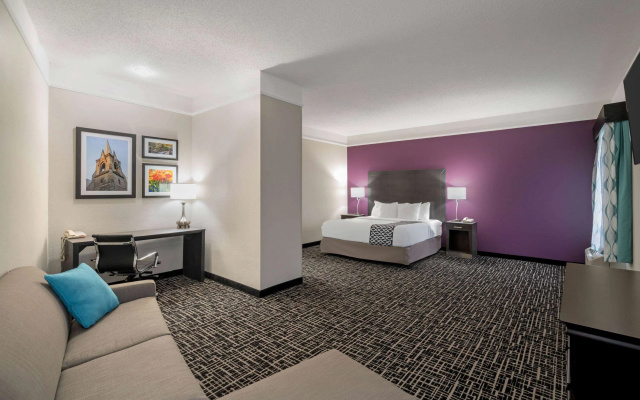 photo 4 of La Quinta Inn & Suites by Wyndham Latham Albany Airport